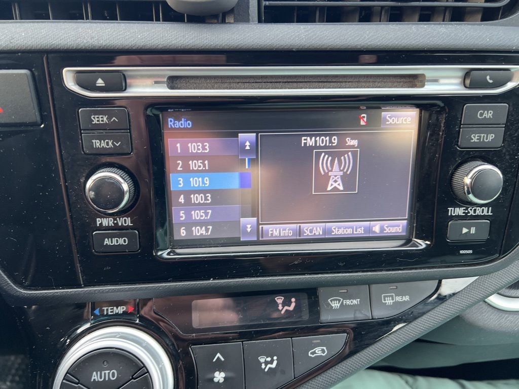 Used 2015 Toyota Prius C Two image 7