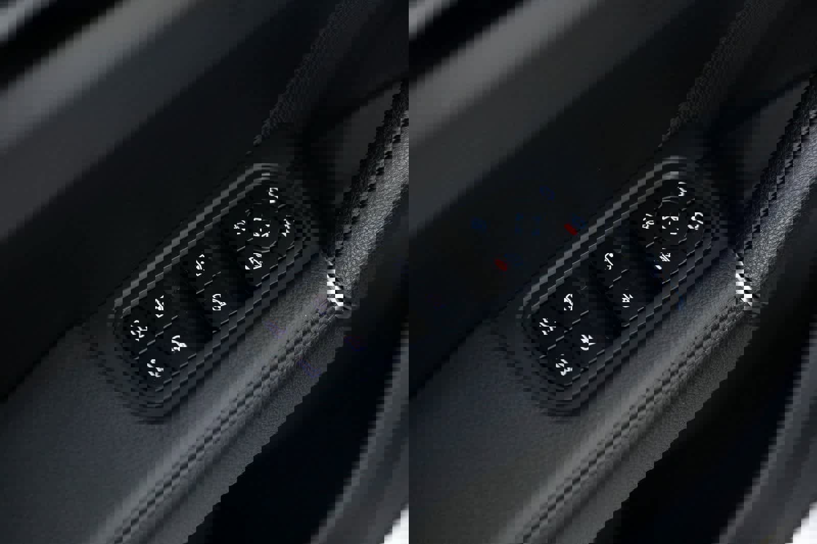 Certified 2023 Porsche Cayenne Platinum Edition w/ Assistance Package image 18