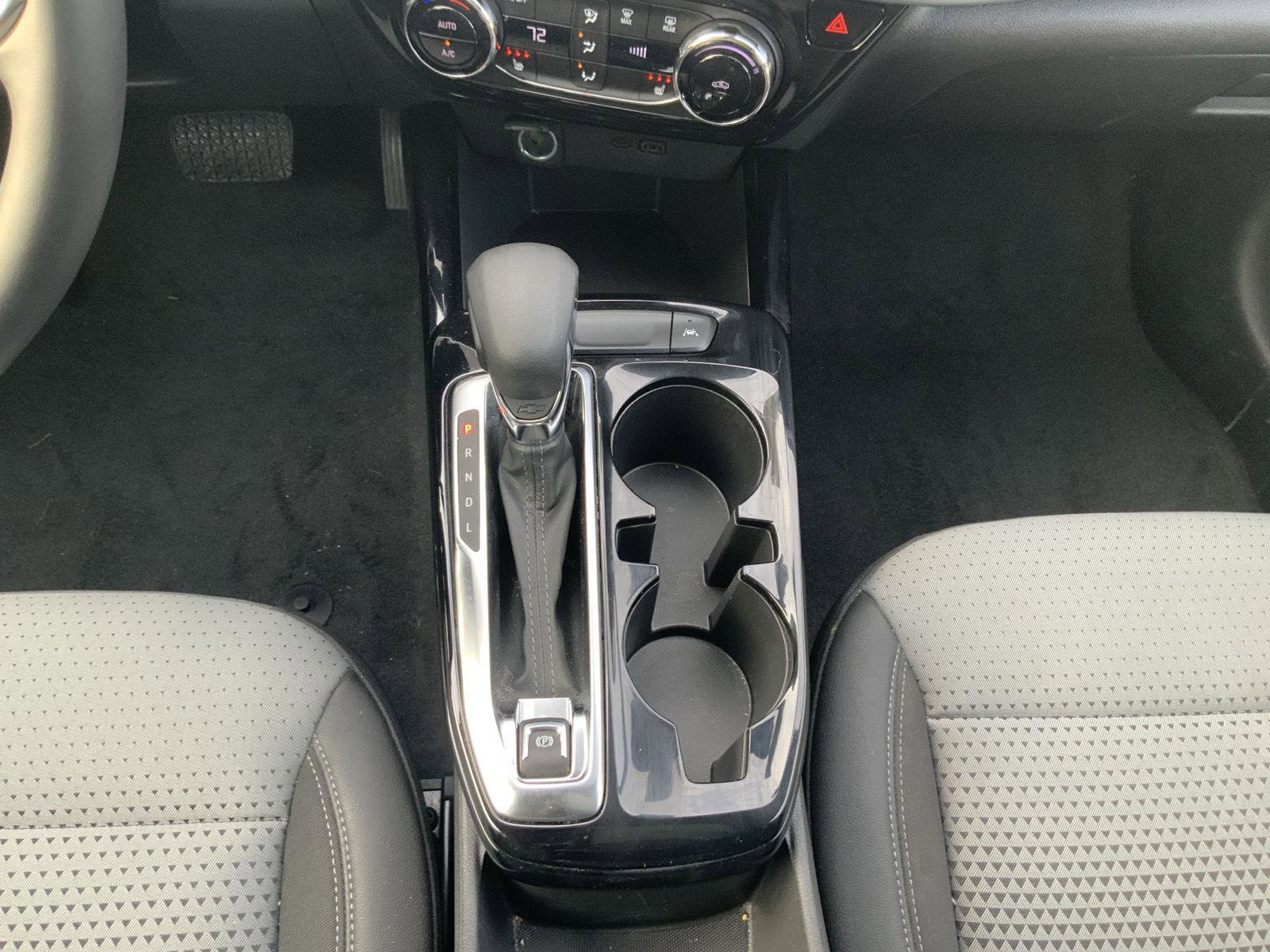 Used 2025 Chevrolet Trax LT w/ LT Convenience Package image 43