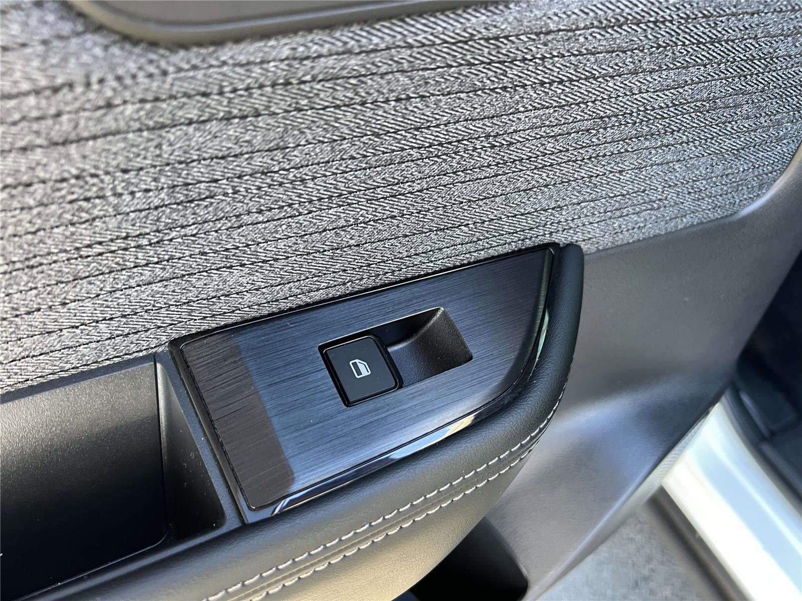 Used 2023 Nissan Rogue SV image 19