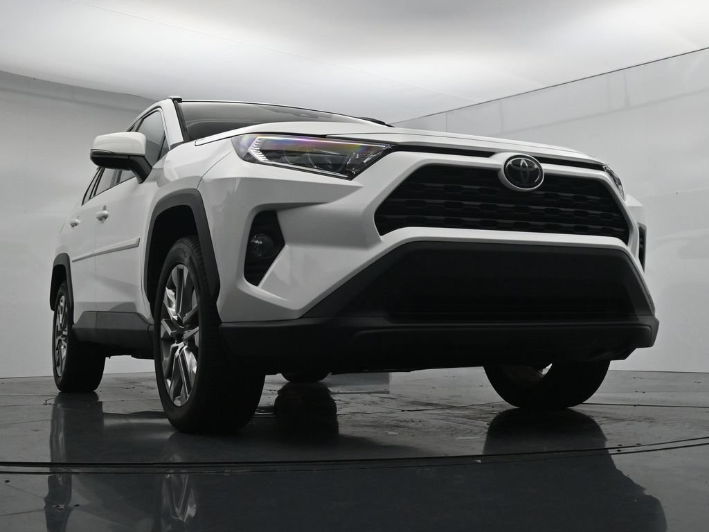 Used 2019 Toyota RAV4 XLE Premium w/ Cold Weather Package AWD/4WD image 36