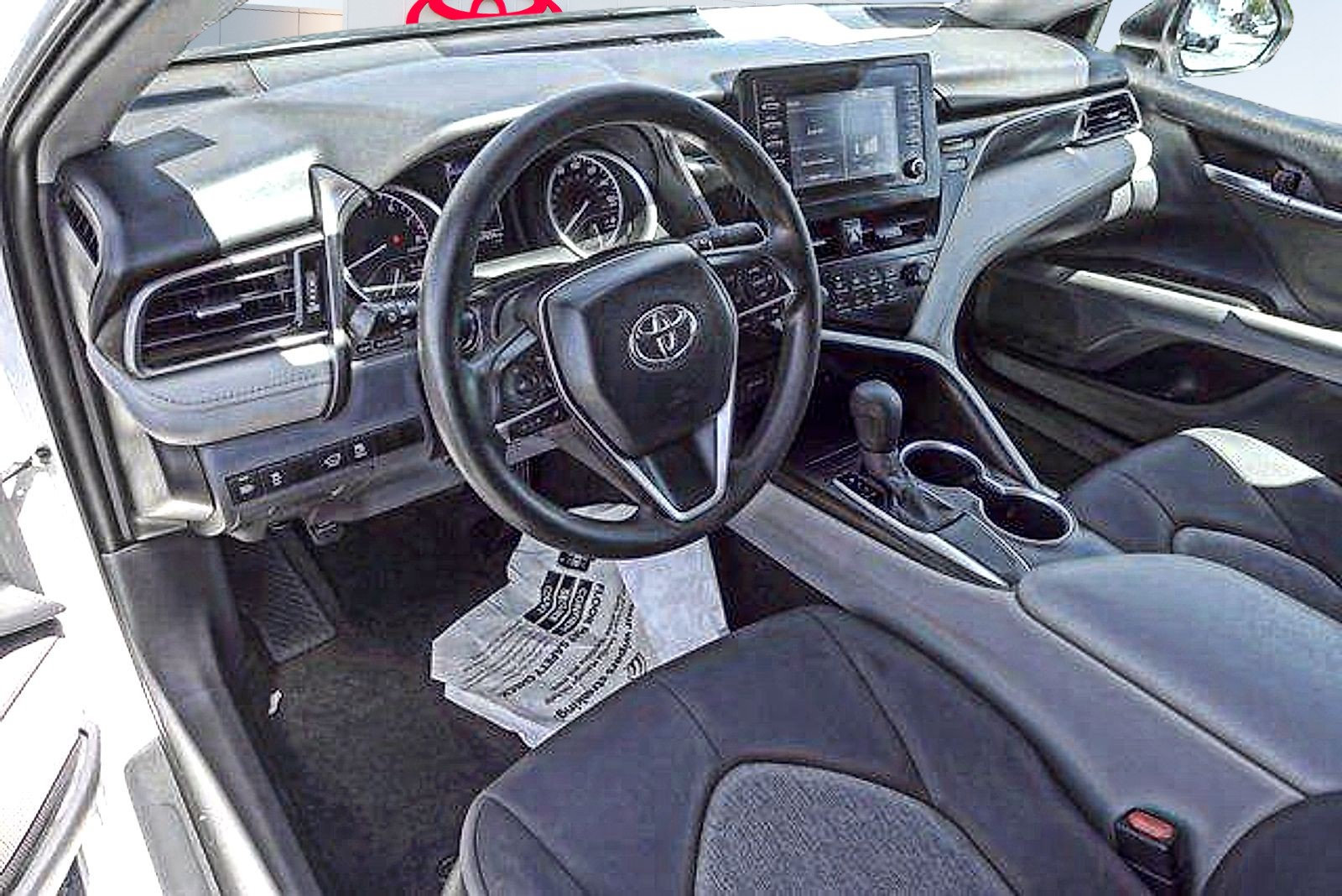 Used 2021 Toyota Camry LE w/ Convenience Package FWD image 10