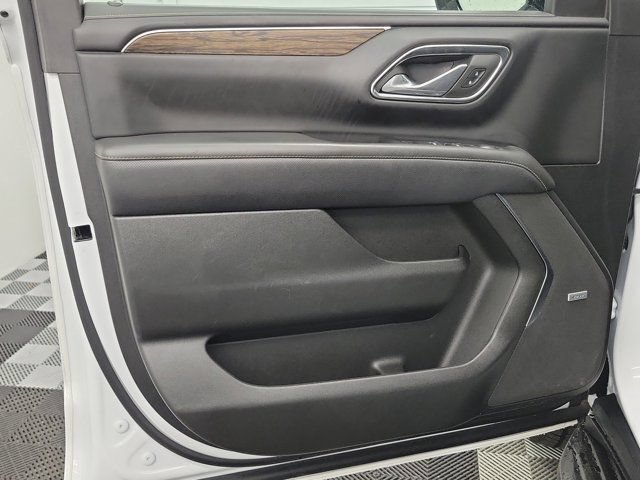 Used 2024 Chevrolet Suburban Premier RWD image 18