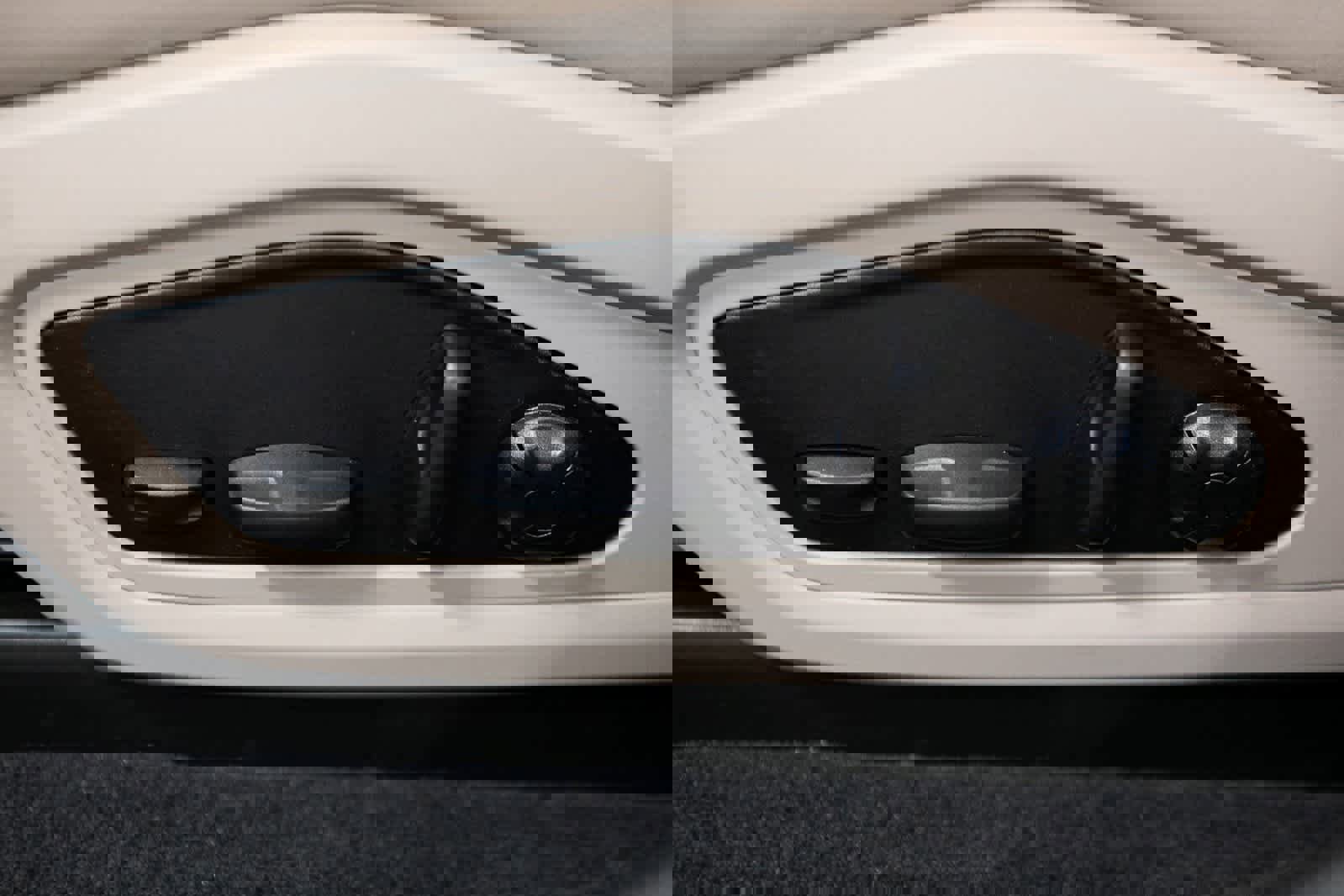 Certified 2025 Porsche Taycan image 17