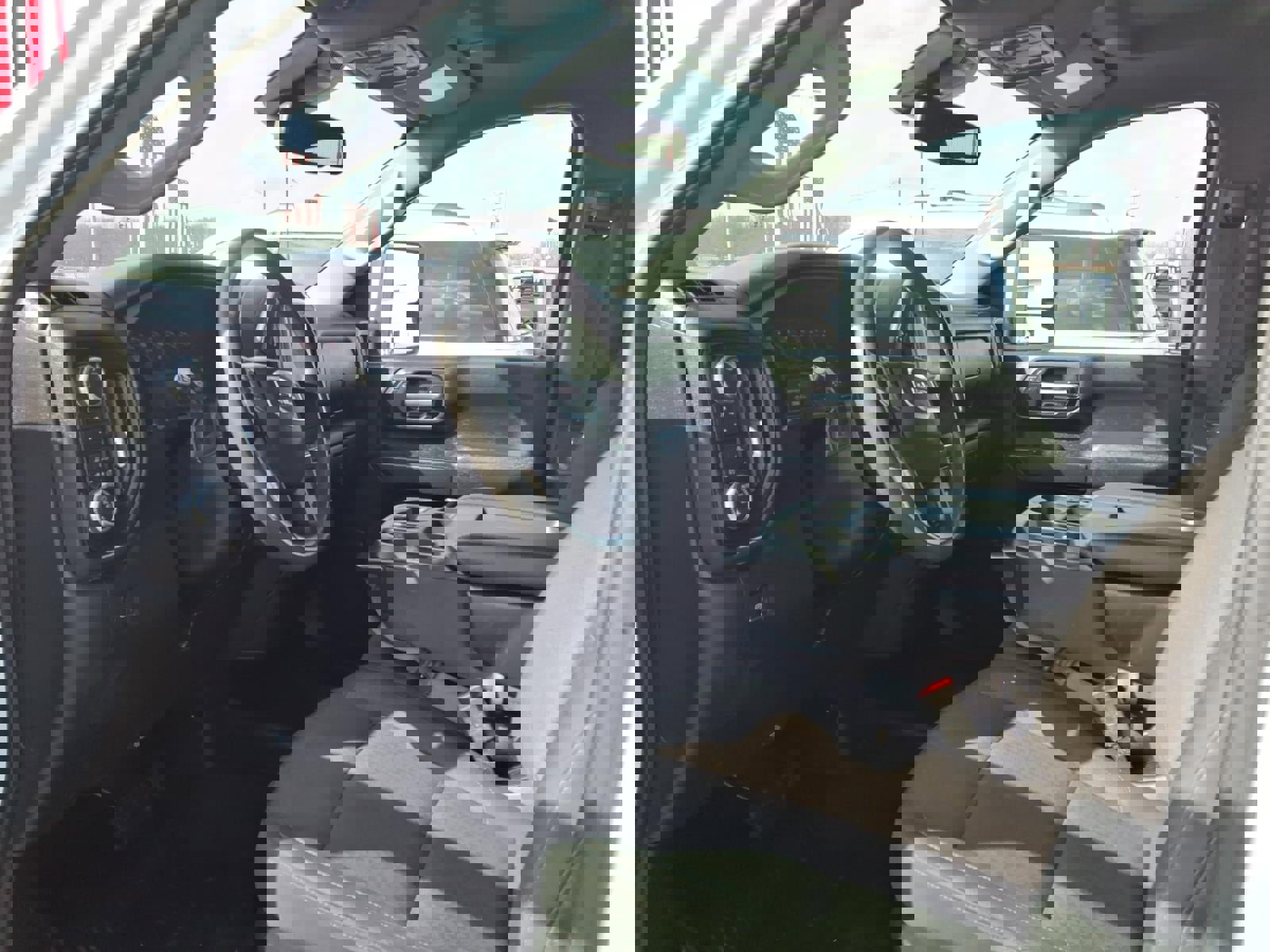 Used 2024 GMC Sierra 2500 Pro w/ Convenience Package image 7