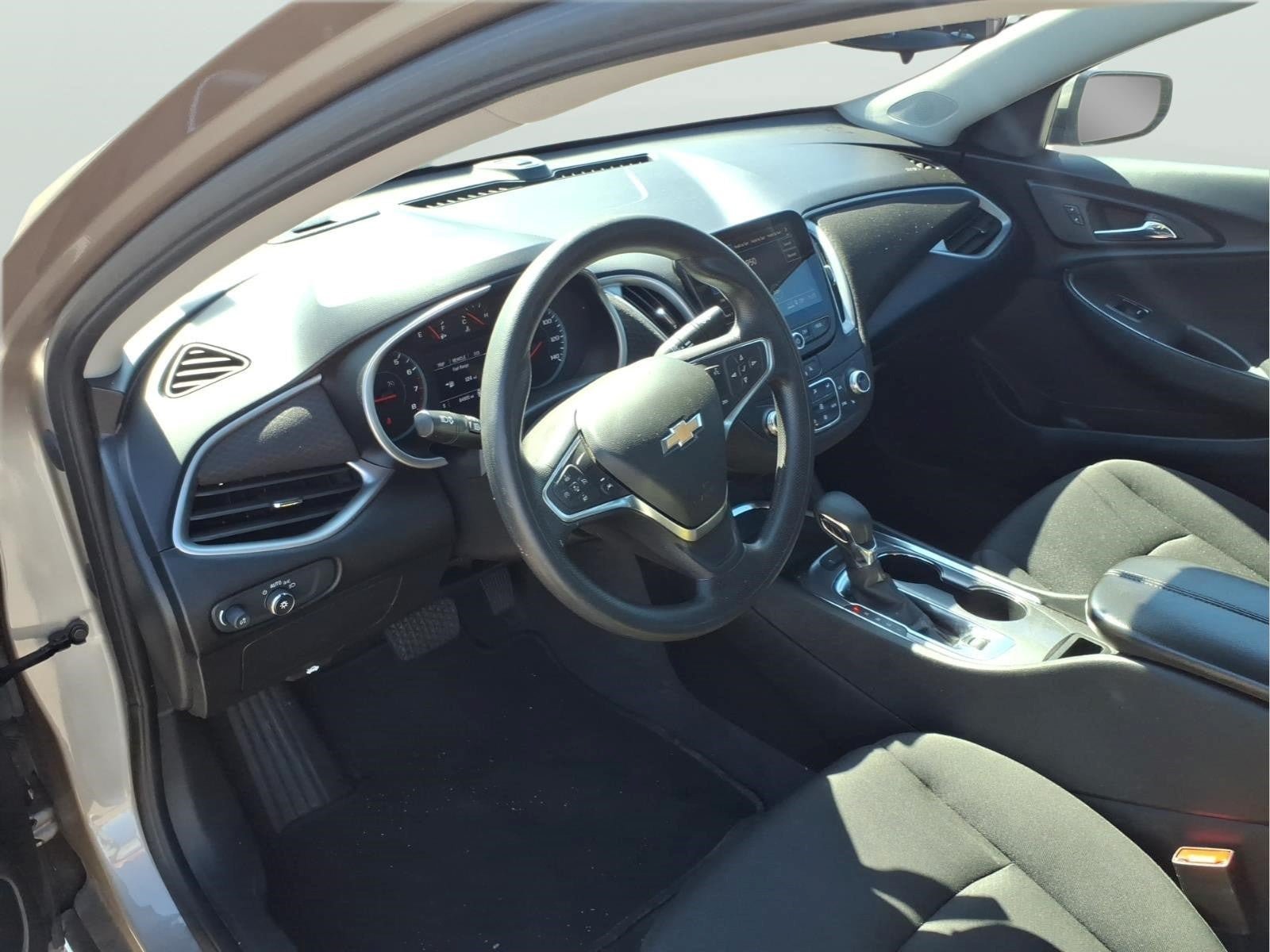 Used 2024 Chevrolet Malibu LT FWD image 11