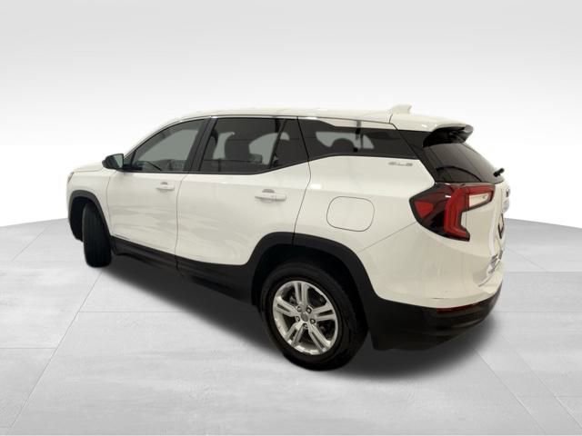 Used 2024 GMC Terrain SLE image 2
