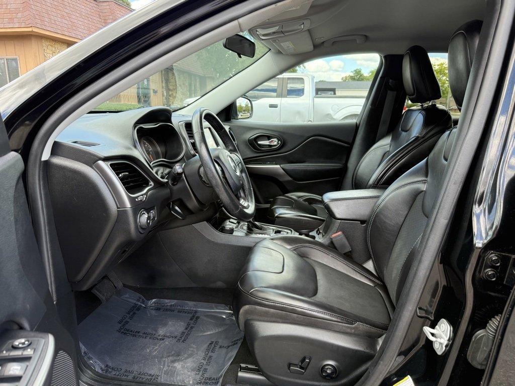 Used 2019 Jeep Cherokee Latitude Plus w/ Cold Weather Group image 9