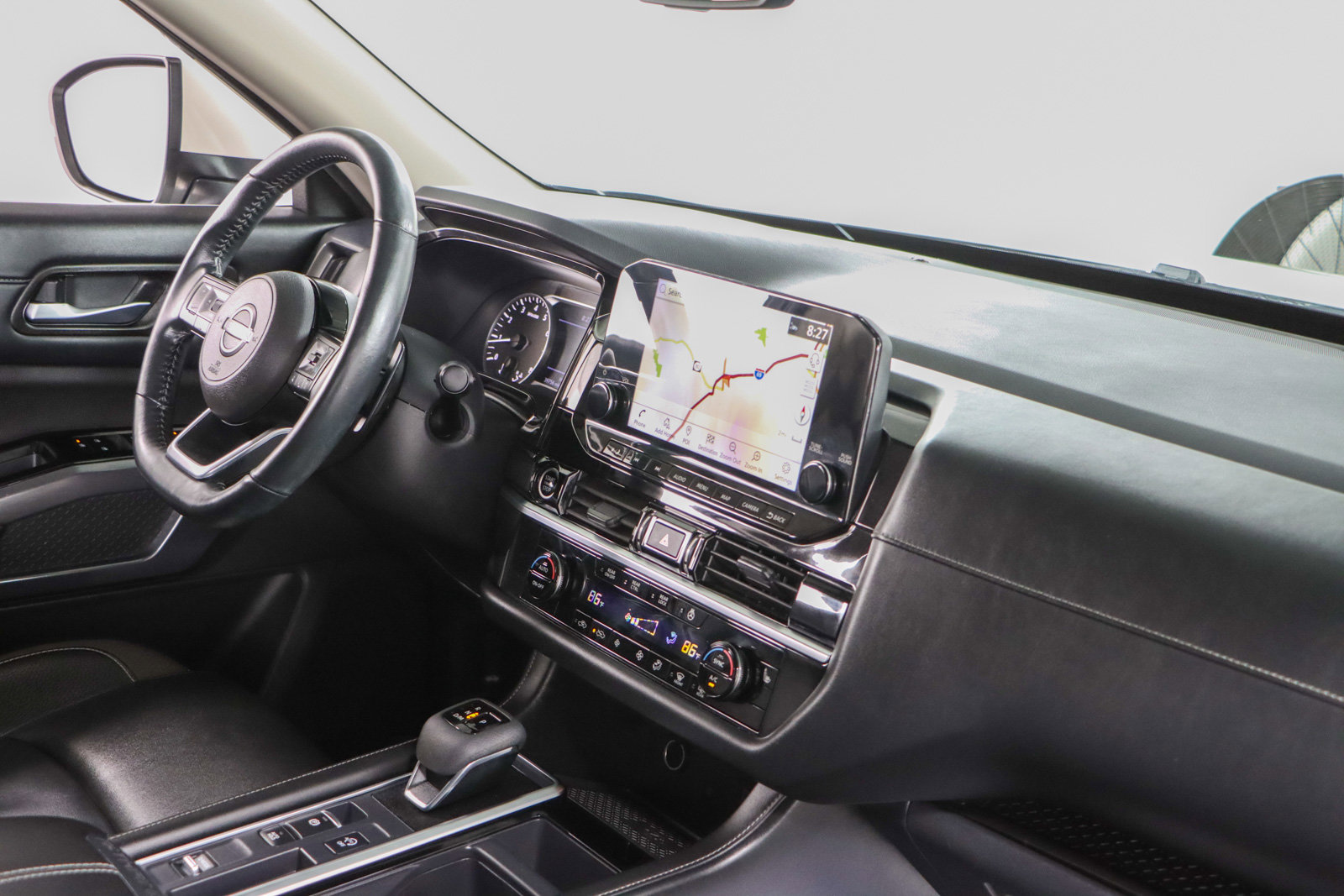 Used 2023 Nissan Pathfinder SL w/ Lighting Package (N92) image 26