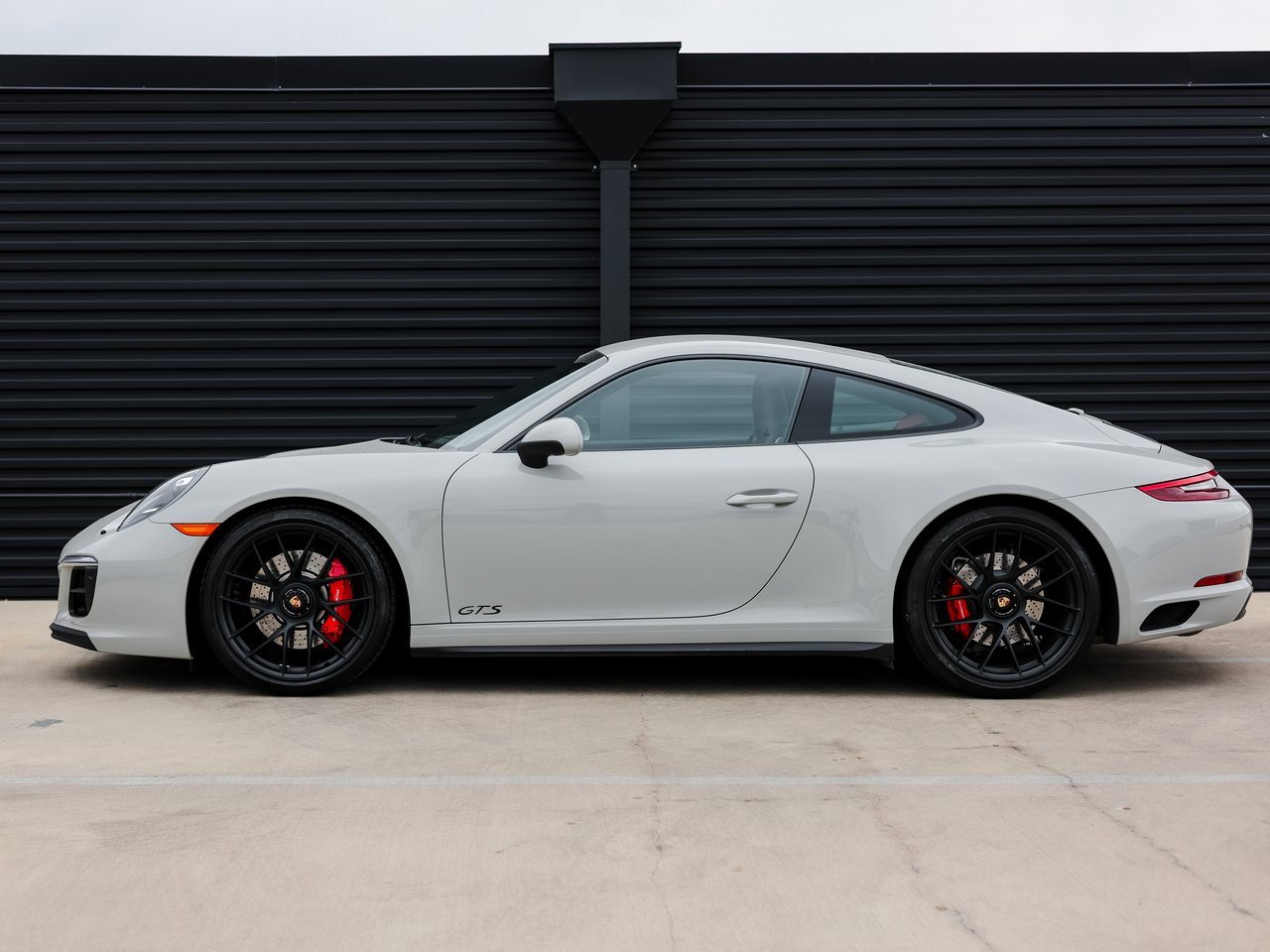 Certified 2018 Porsche 911 Carrera GTS image 2