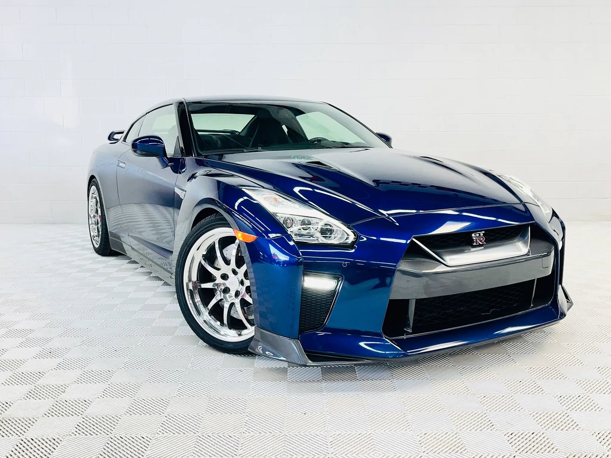 Used 2015 Nissan GT-R Premium image 17