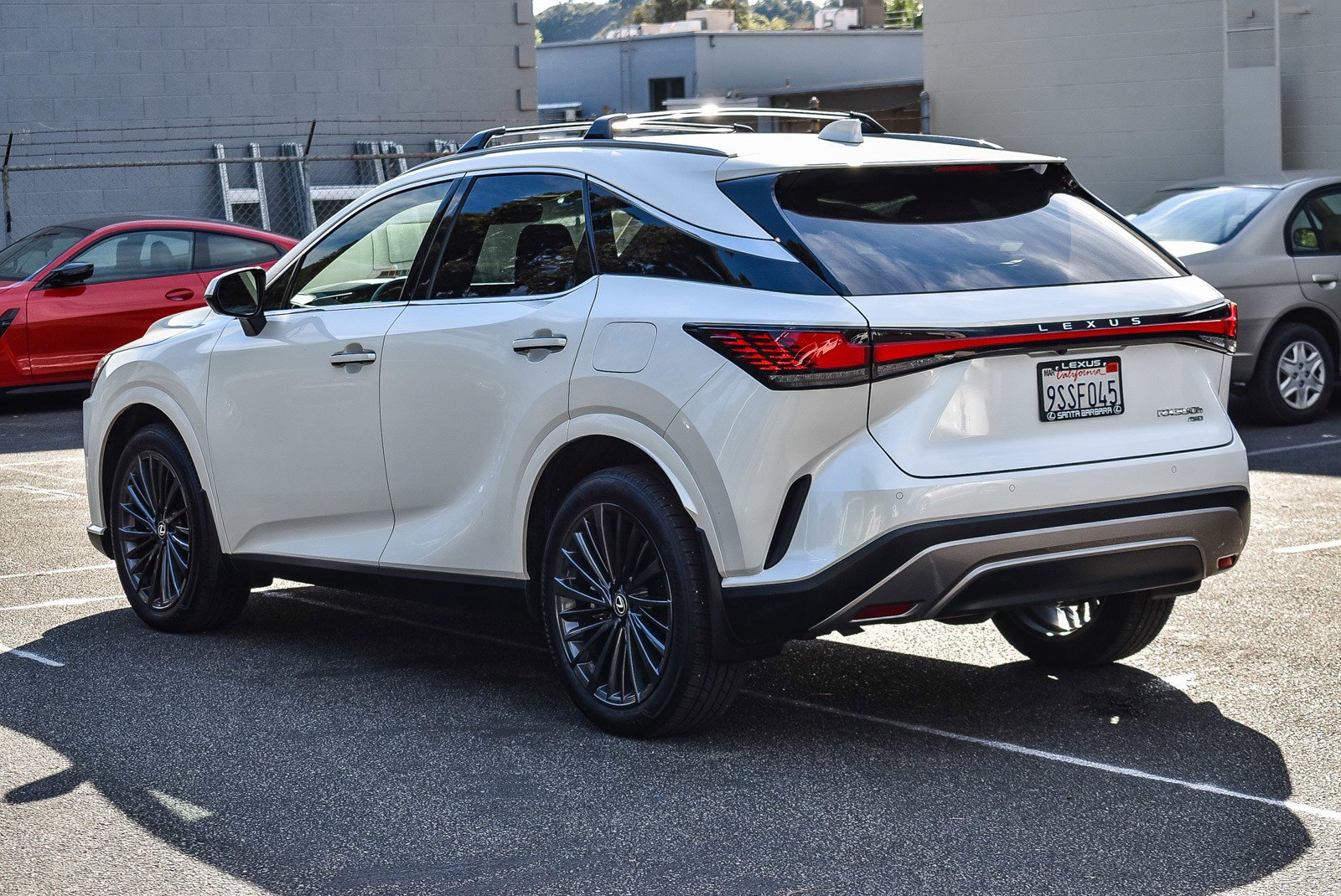 Used 2025 Lexus RX 350h w/ Convenience Package image 4