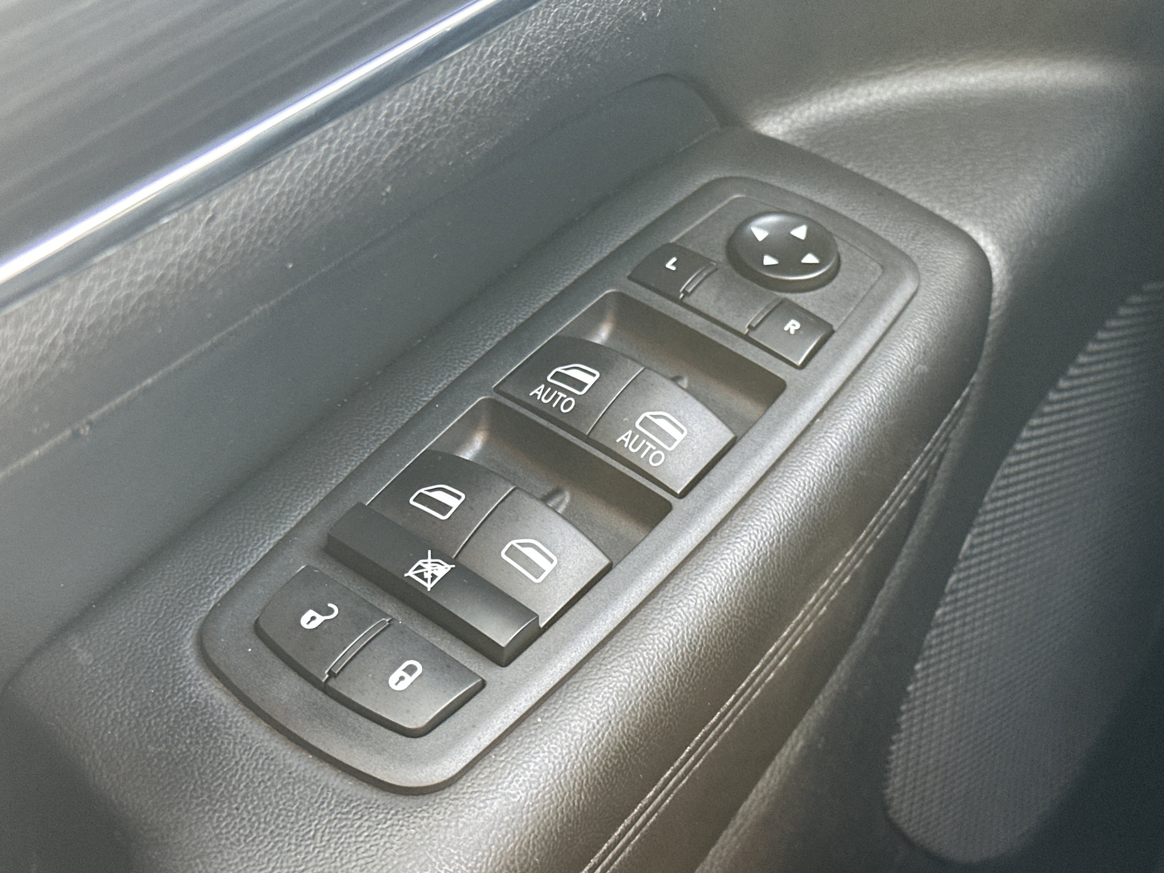 Used 2020 Jeep Grand Cherokee Limited w/ Luxury Group II image 38