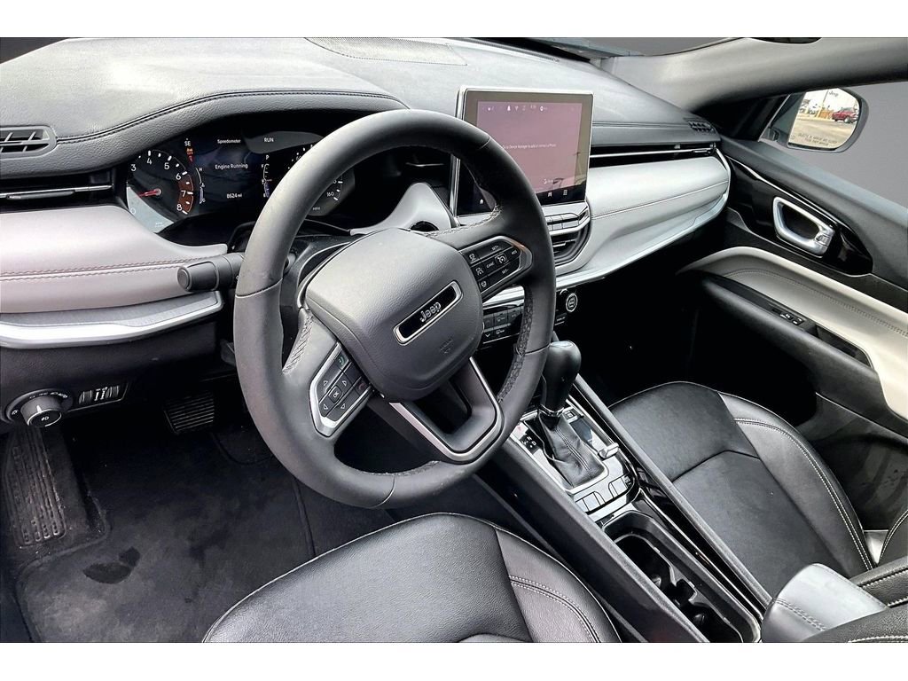 Certified 2025 Jeep Compass Limited w/ Sun & Sound Group AWD/4WD image 16