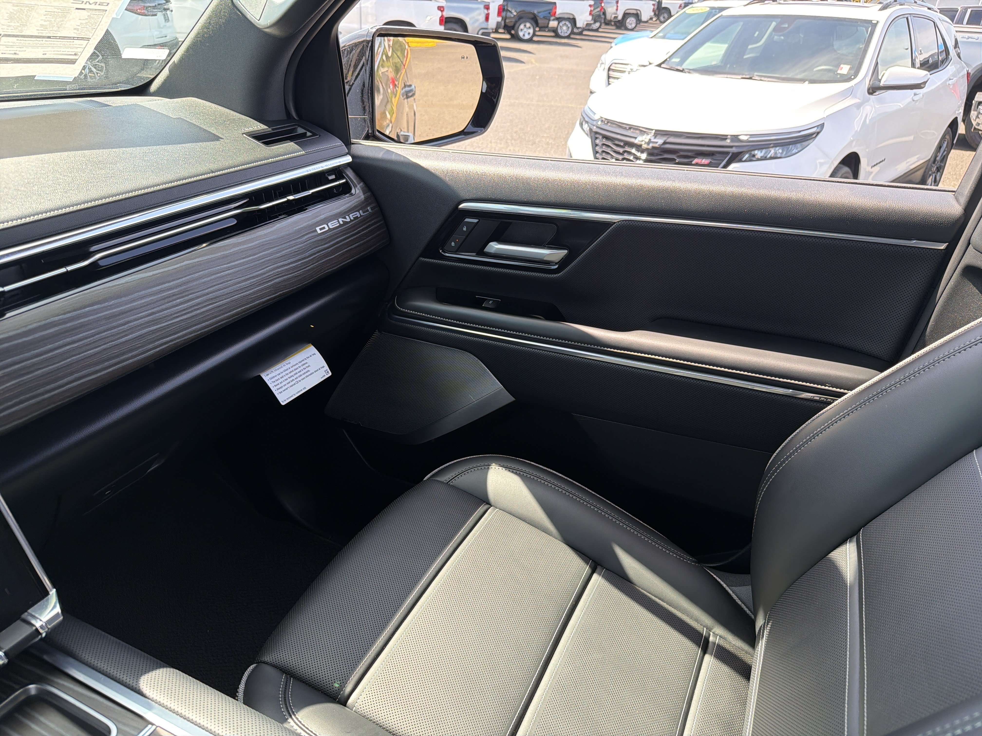 Used 2025 GMC Sierra EV Denali AWD/4WD image 24