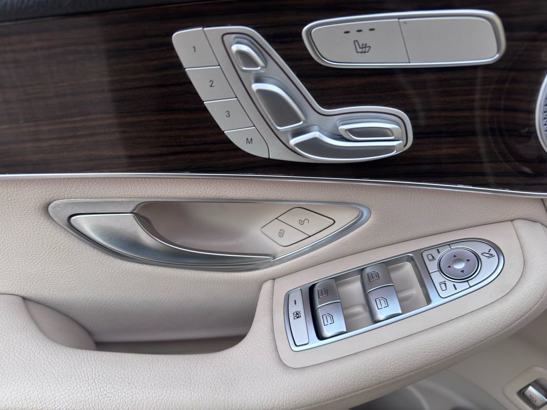 Used 2020 Mercedes-Benz GLC 300 4MATIC w/ Exterior Lighting Package image 10