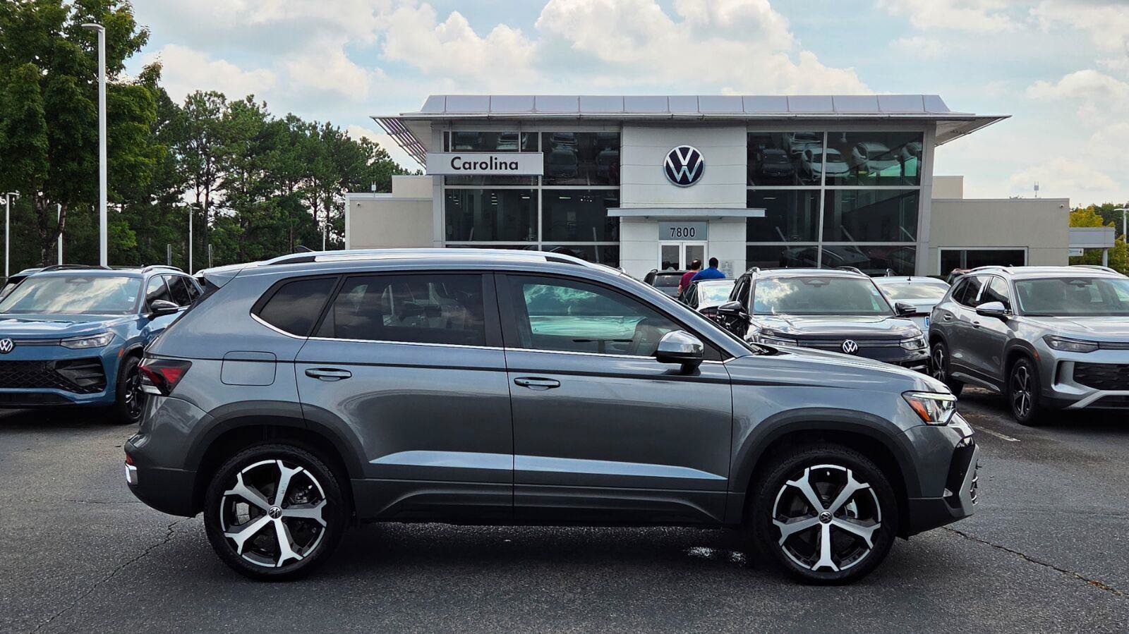 Certified 2025 Volkswagen Taos SEL AWD/4WD image 6