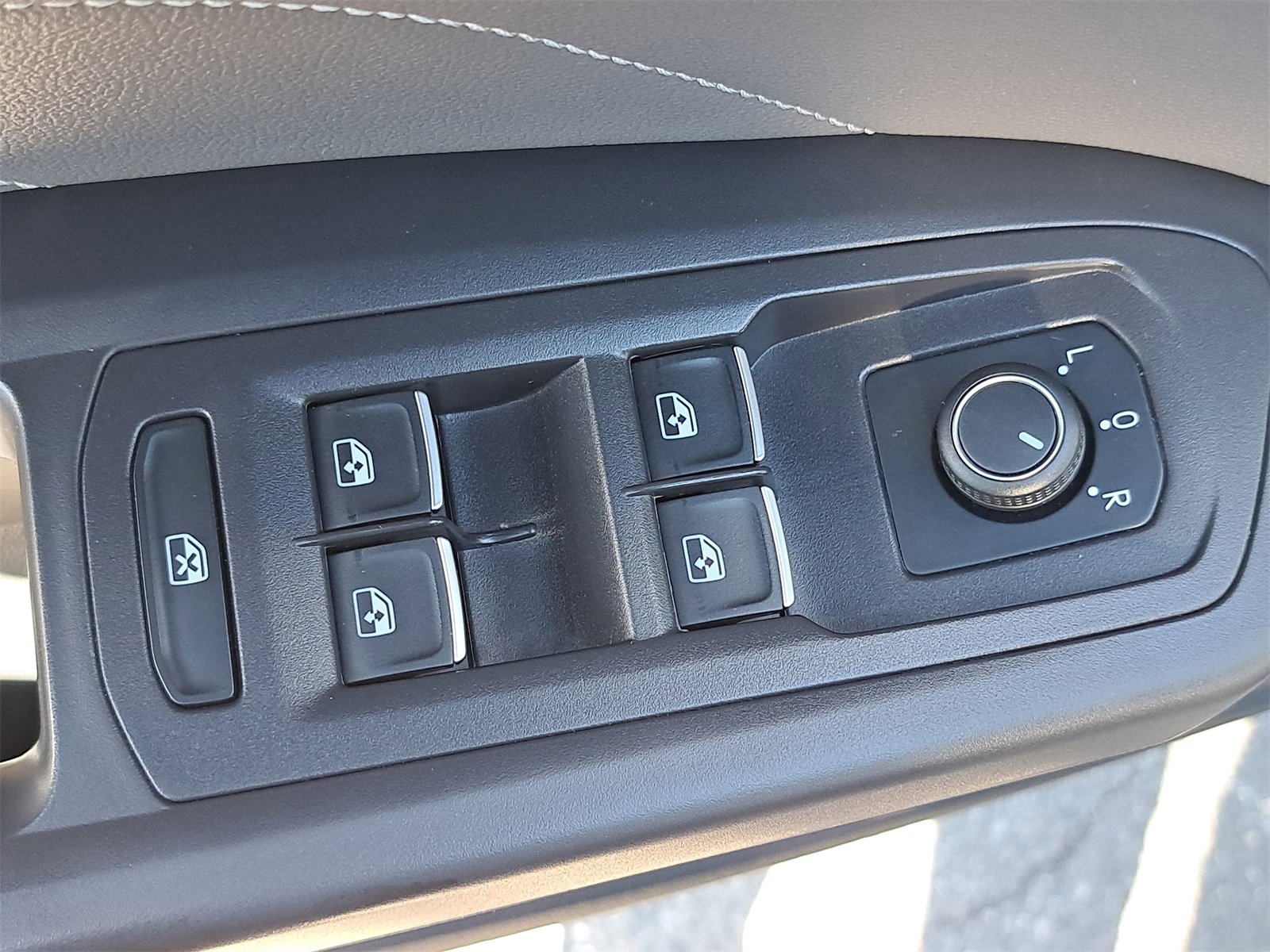 Used 2022 Volkswagen Atlas SEL image 34