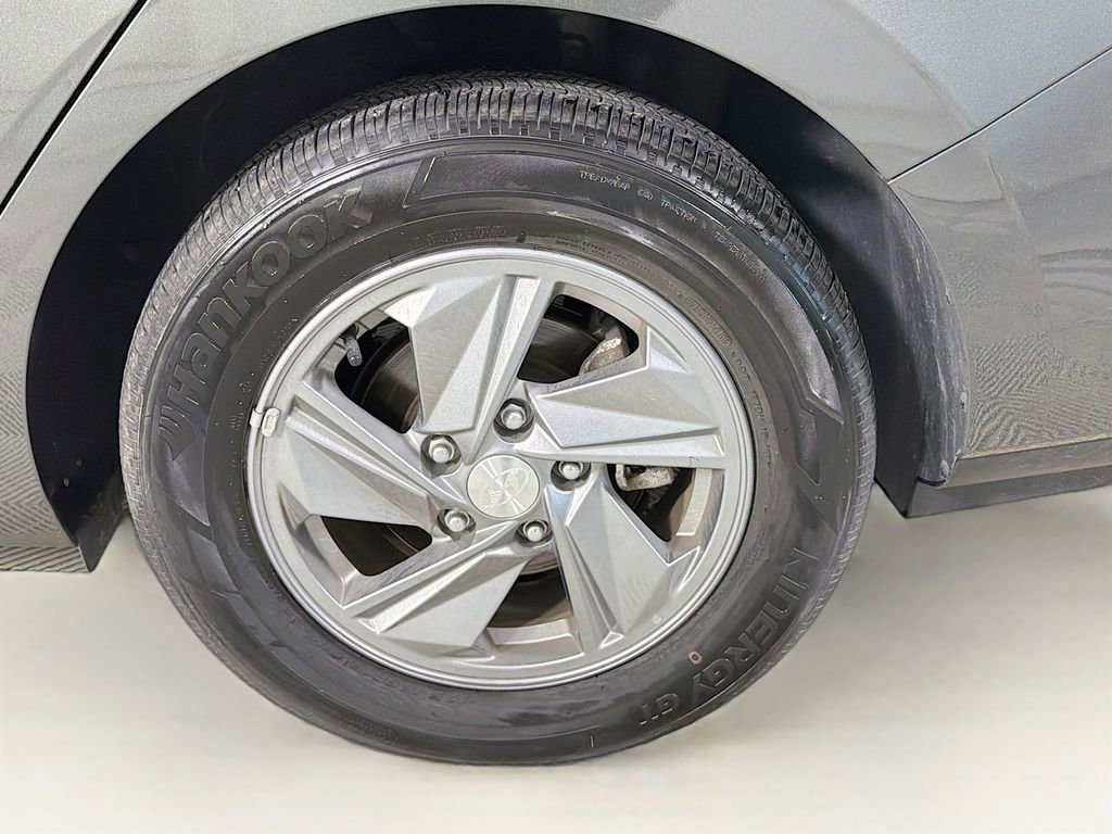 Used 2024 Hyundai Elantra SE image 30