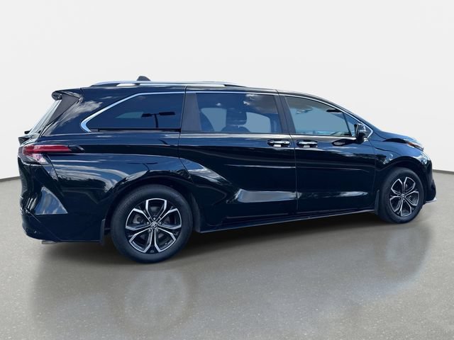 Used 2025 Toyota Sienna Platinum AWD/4WD image 6