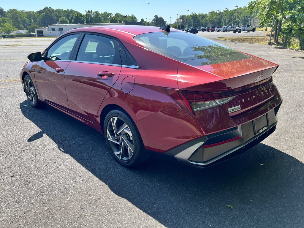 Used 2025 Hyundai Elantra SEL FWD image 5
