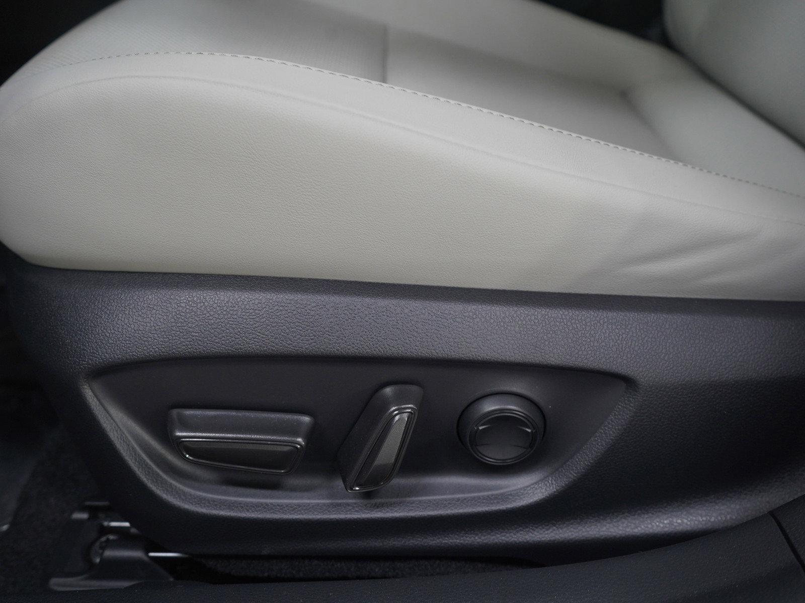 Used 2025 Toyota Prius Limited image 26