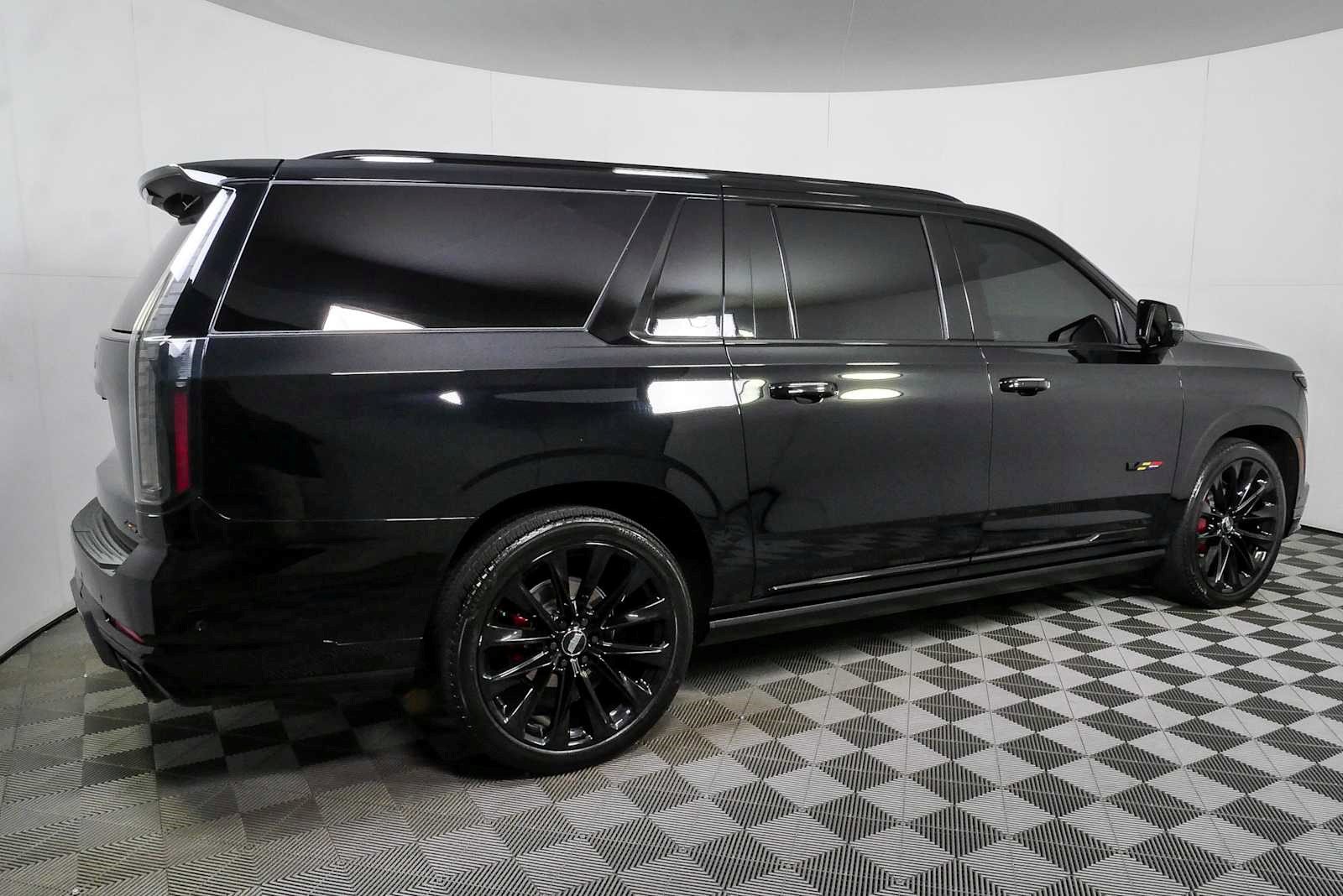 Certified 2025 Cadillac Escalade ESV V w/ LPO, ONYX Package AWD/4WD image 2