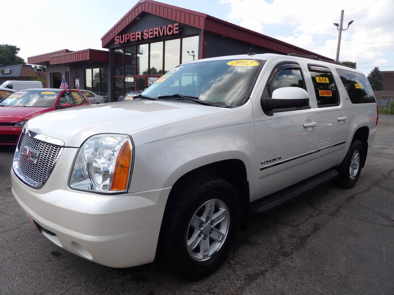 Used 2012 GMC Yukon XL SLT w/ SLT-2 Equipment Package AWD/4WD image 1