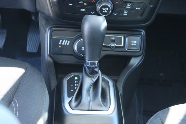 Used 2023 Jeep Renegade Altitude w/ Sun/Sound Group AWD/4WD image 17