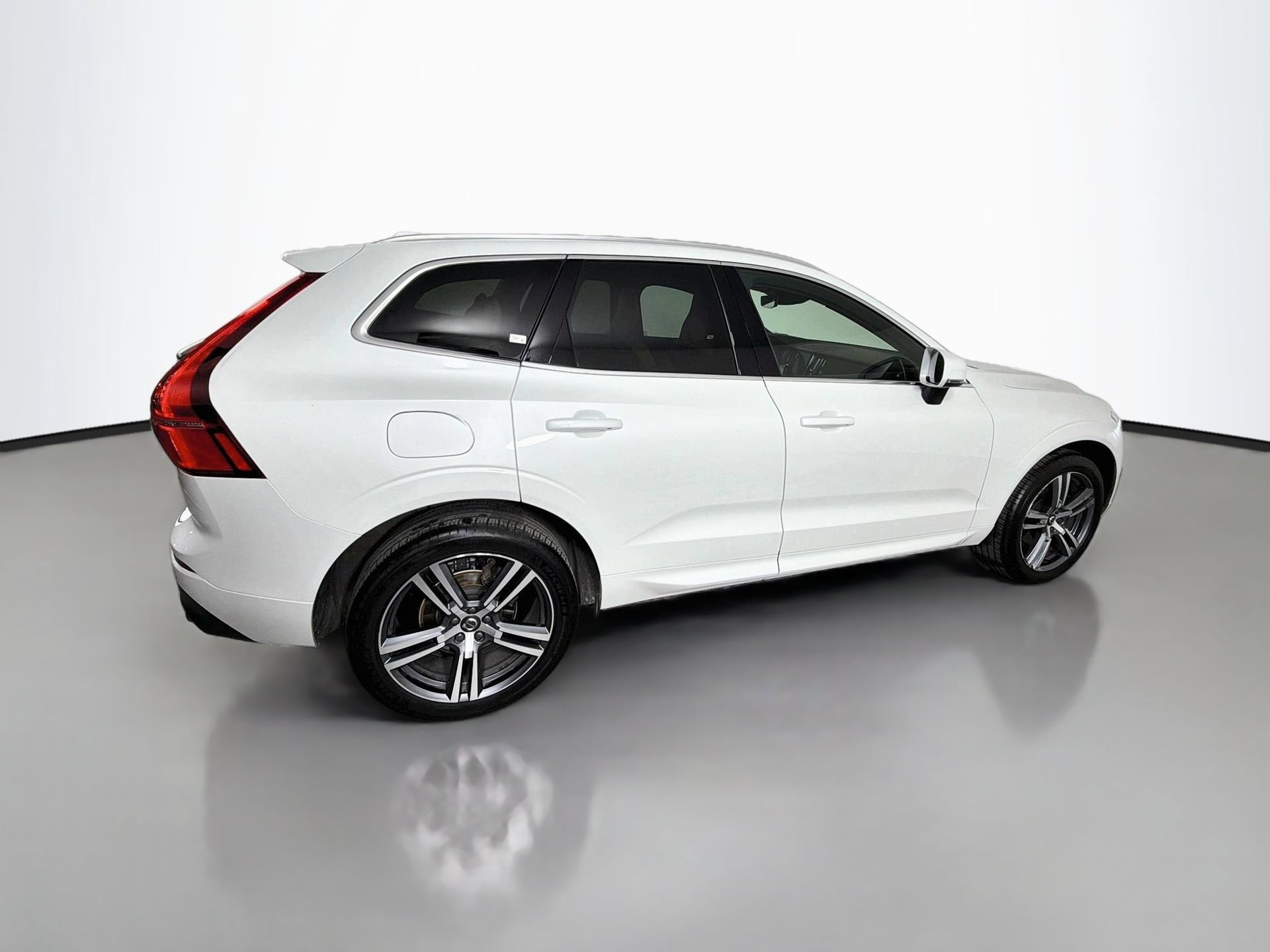 Used 2020 Volvo XC60 T5 Momentum w/ Protection Package Premier AWD/4WD image 5
