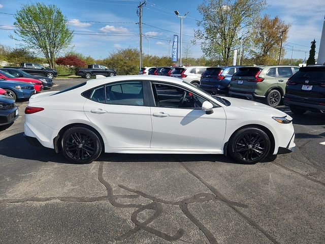Used 2025 Toyota Camry SE w/ Convenience Package image 7