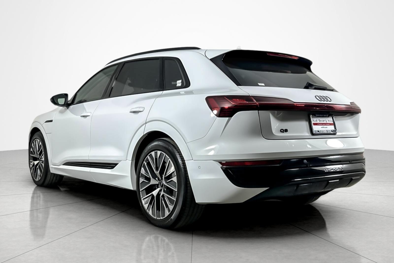 Used 2024 Audi Q8 e-tron Prestige AWD/4WD image 3