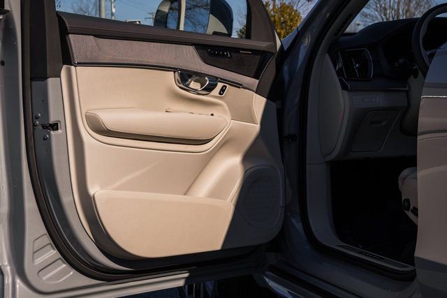 New 2026 Volvo XC90 T8 Ultra w/ Protection Package Premier image 39