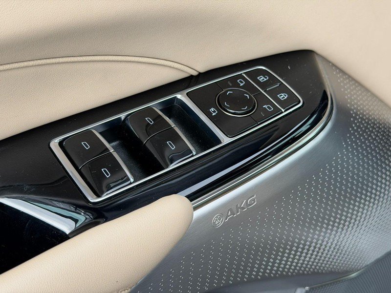 Used 2025 Cadillac Lyriq Luxury w/ Nappa Leather Package AWD/4WD image 17