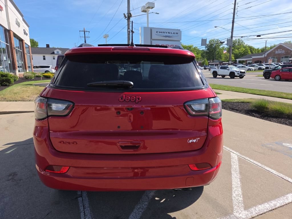 Certified 2022 Jeep Compass Limited w/ (RED) Package AWD/4WD image 11