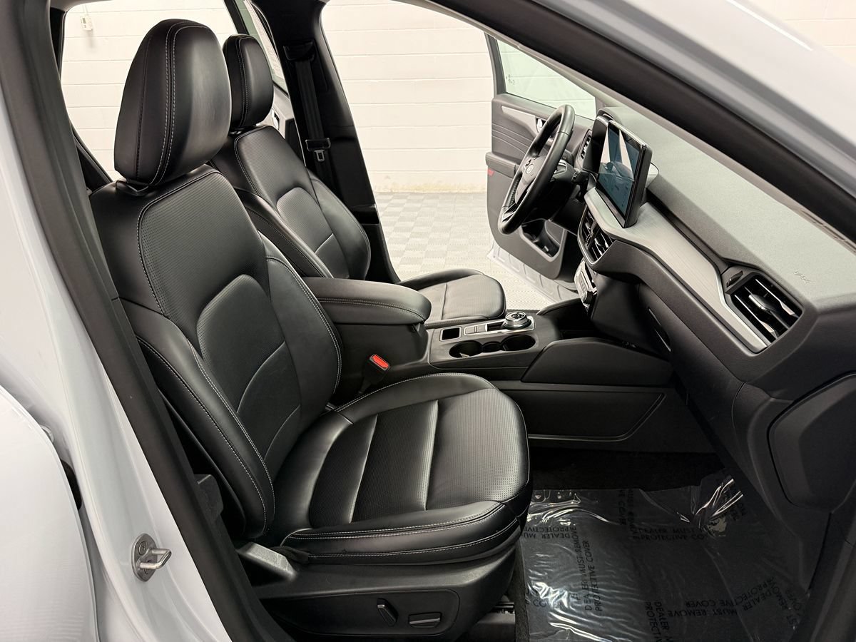 Used 2025 Ford Escape Platinum AWD/4WD image 14