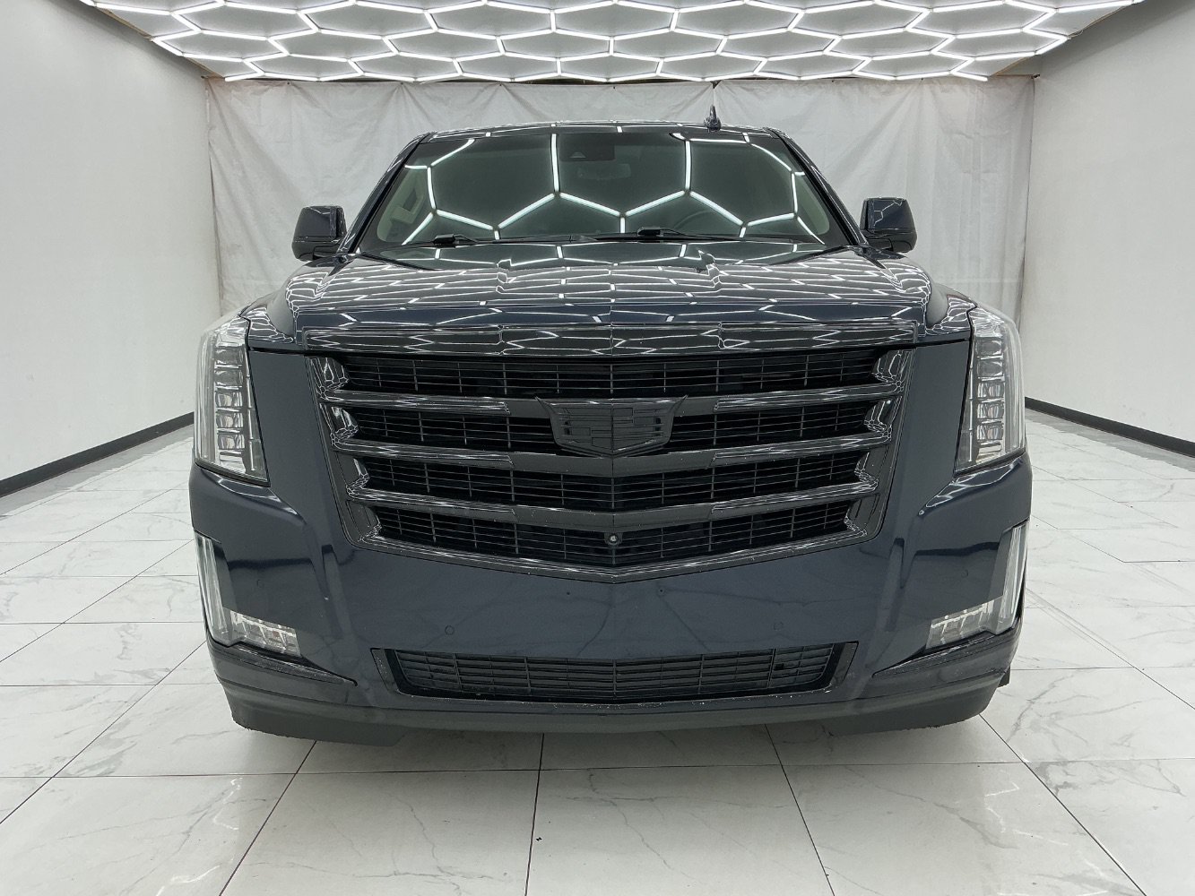 Used 2020 Cadillac Escalade Luxury AWD/4WD image 5