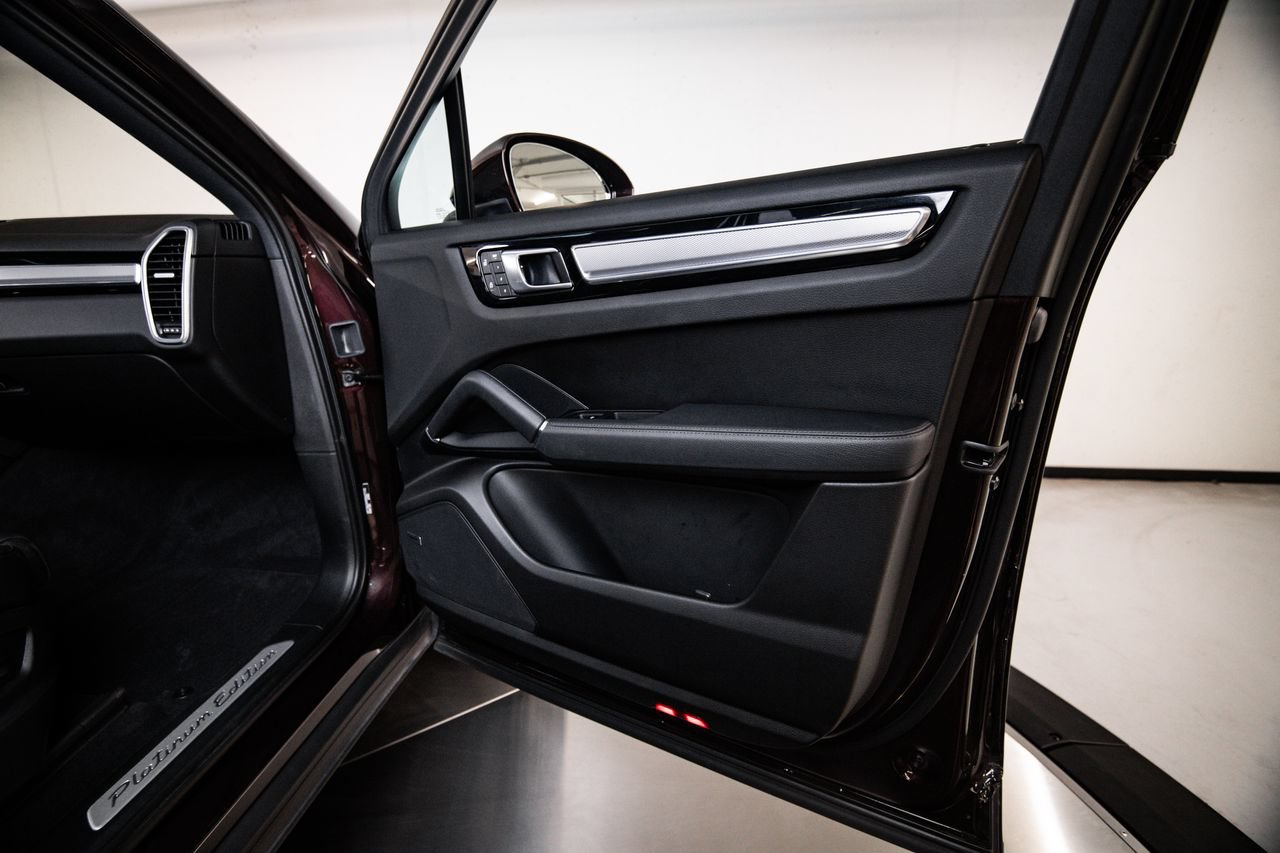Certified 2023 Porsche Cayenne Platinum Edition AWD/4WD image 27