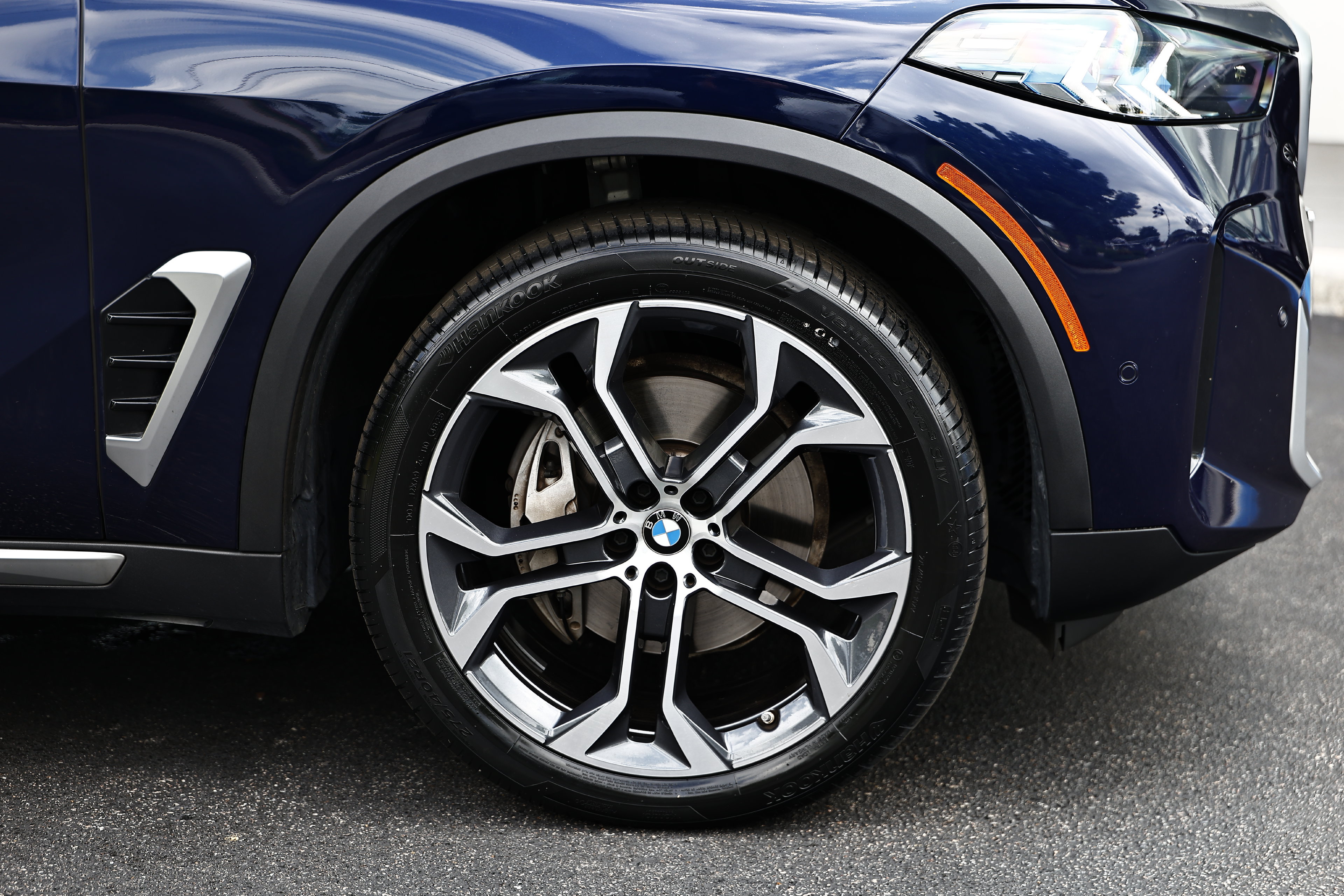 Used 2025 BMW X5 xDrive40i w/ Premium Package AWD/4WD image 5