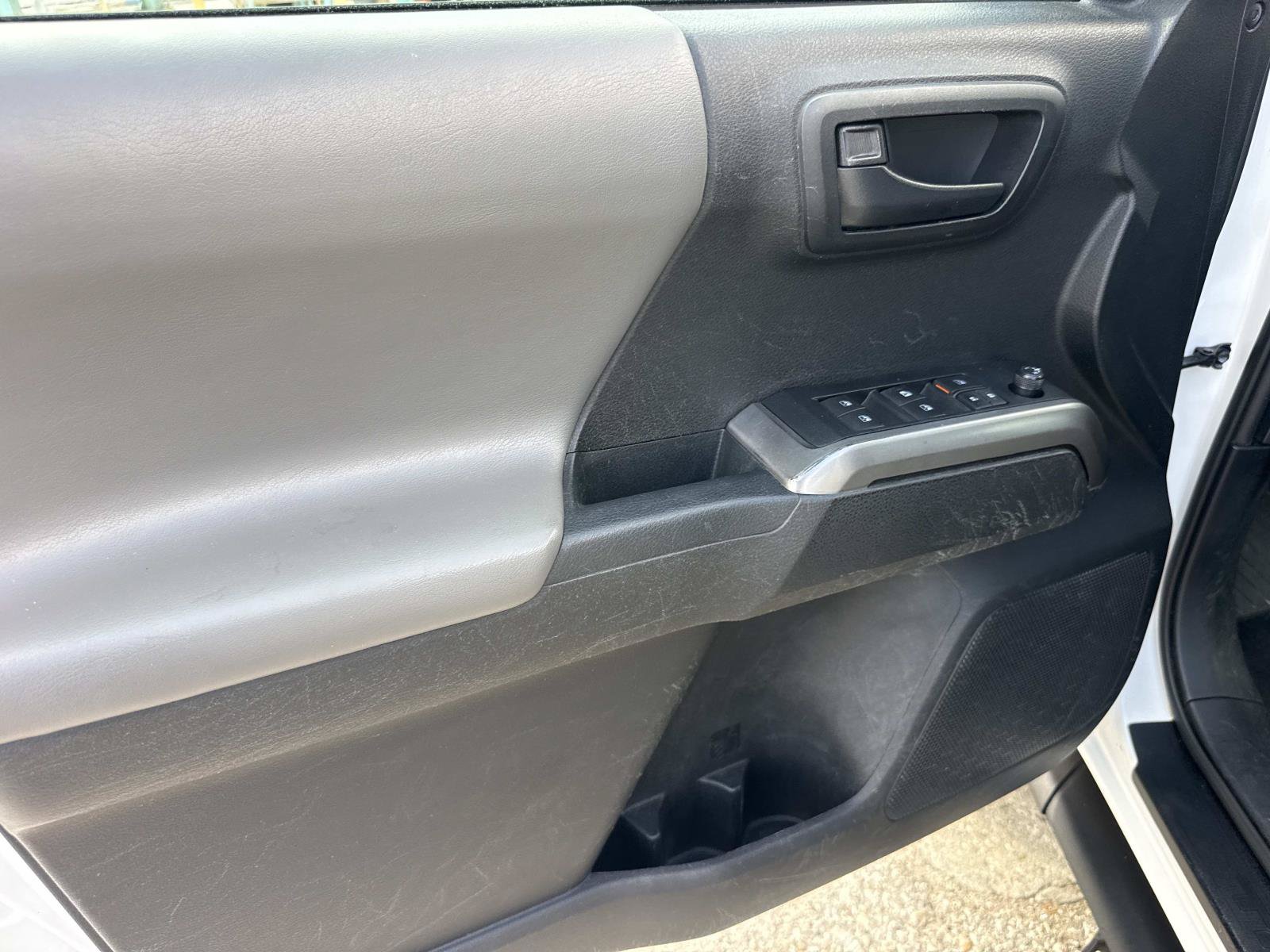 Used 2022 Toyota Tacoma SR5 RWD image 19