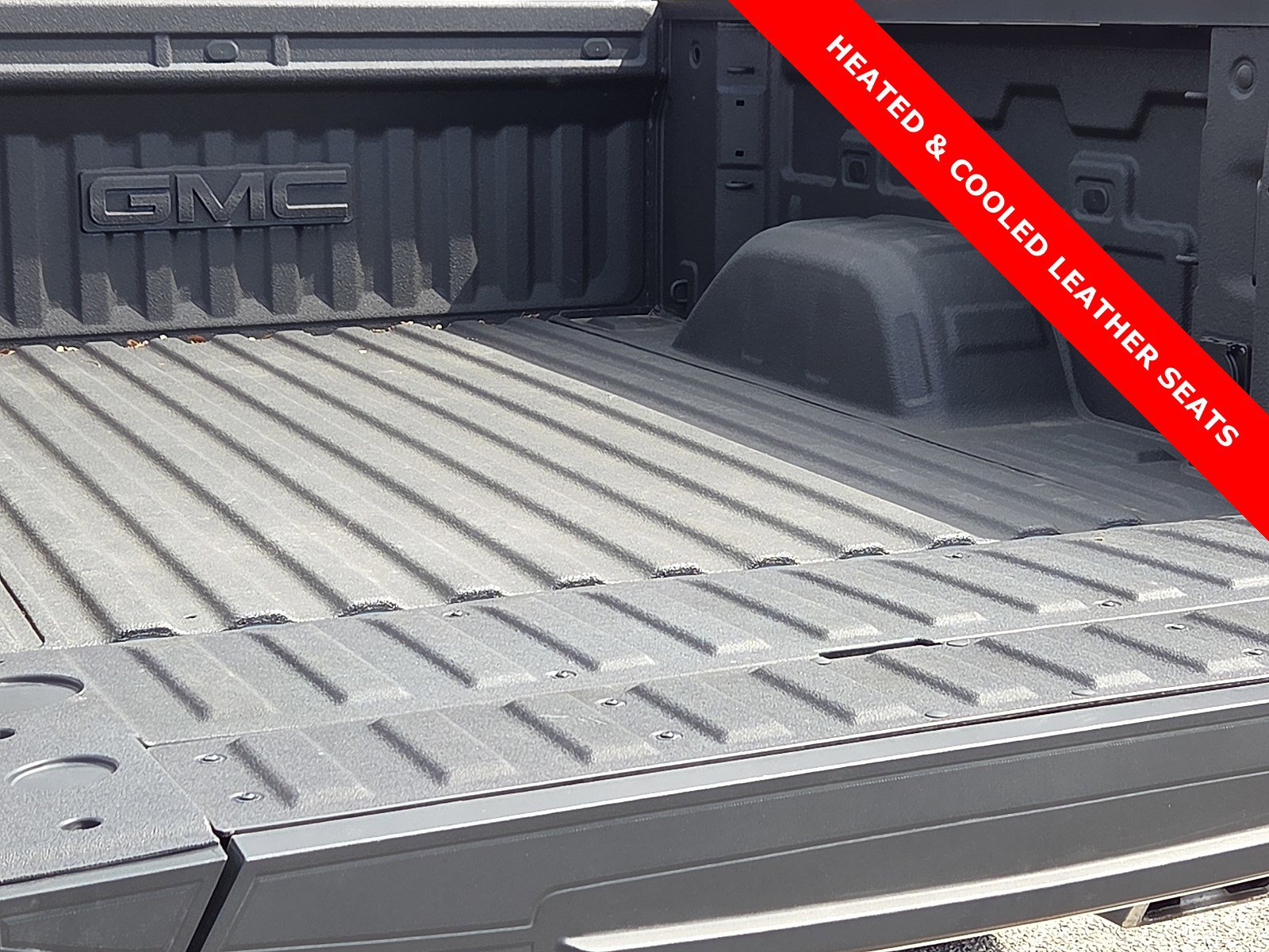 Used 2025 GMC Sierra 1500 AT4 image 9