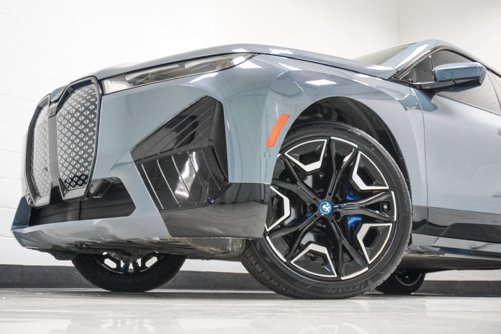 Used 2024 BMW iX xDrive50 w/ Sport Package AWD/4WD image 2