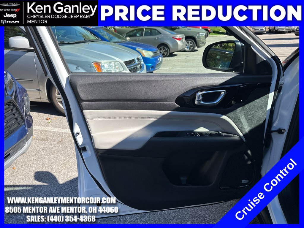 Used 2023 Jeep Compass Limited w/ Sun and Sound Group AWD/4WD image 13