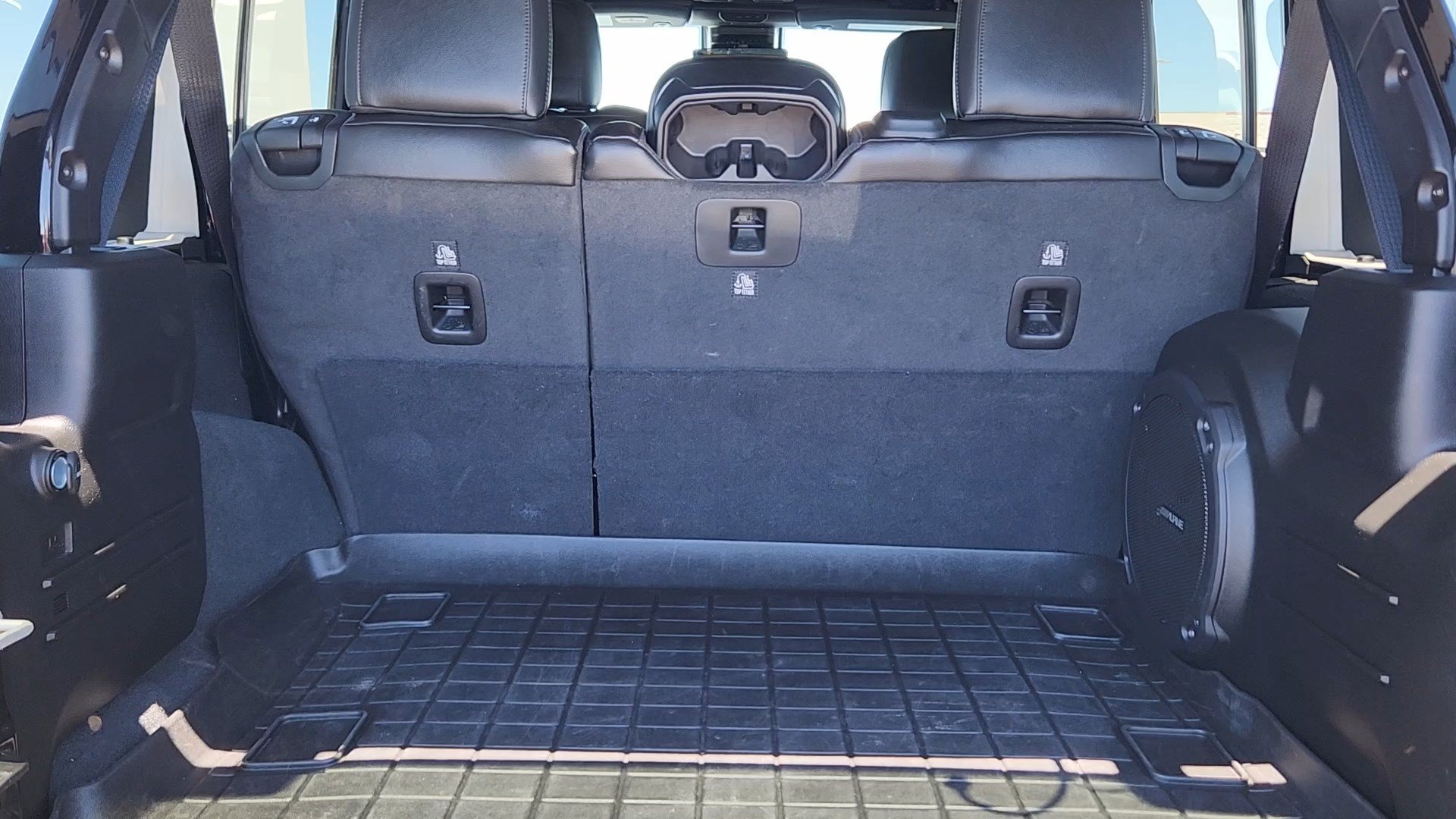 Used 2023 Jeep Wrangler Unlimited Rubicon 392 w/ Trailer Tow Package AWD/4WD image 19