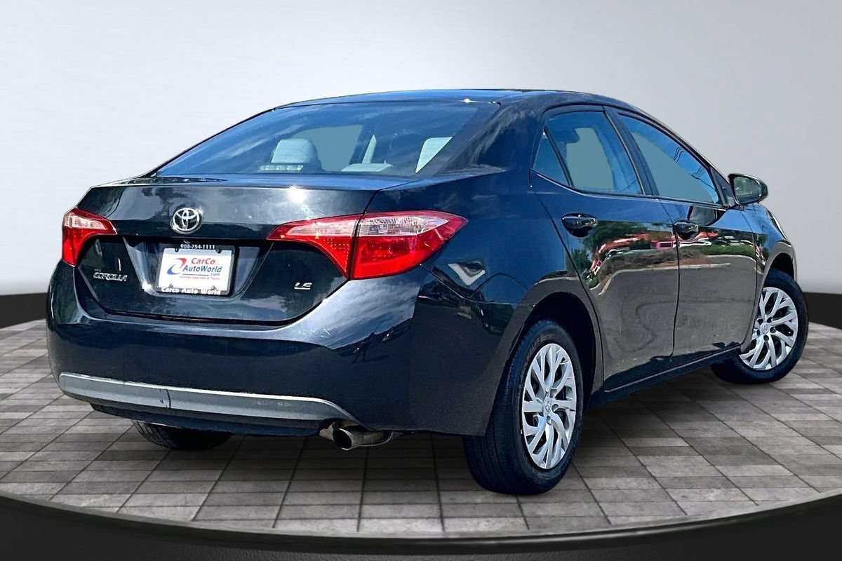 Used 2017 Toyota Corolla LE w/ Carpet Mat Package (TMS) FWD image 5