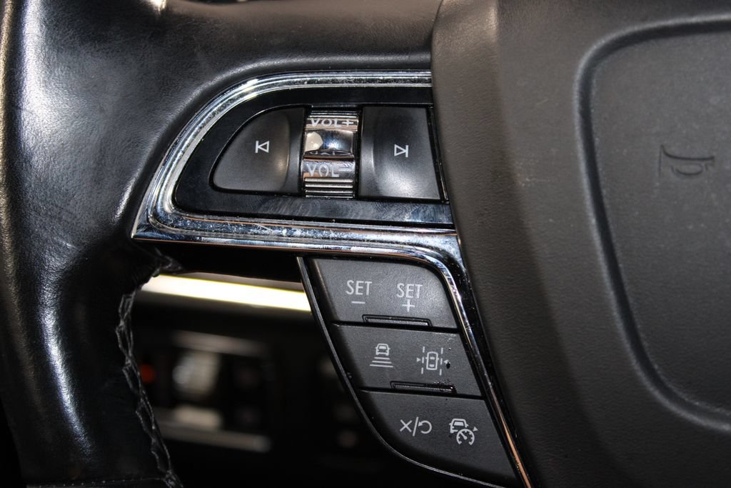Used 2022 Lincoln Navigator Reserve AWD/4WD image 24