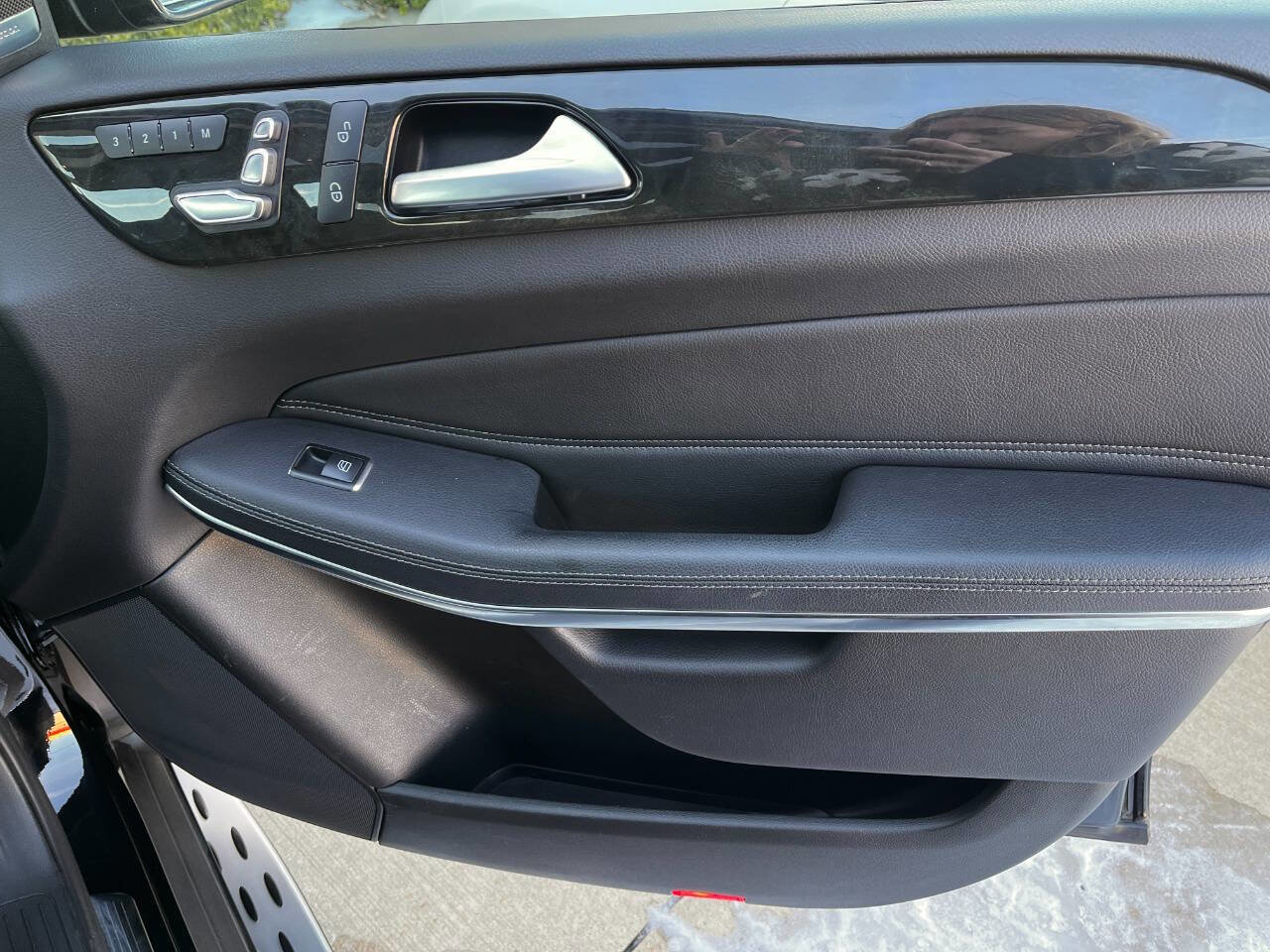 Used 2018 Mercedes-Benz GLS 550 4MATIC w/ Driver Assistance Package image 24
