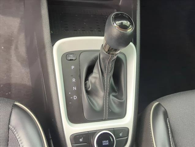 Used 2023 Hyundai Venue Limited FWD image 23
