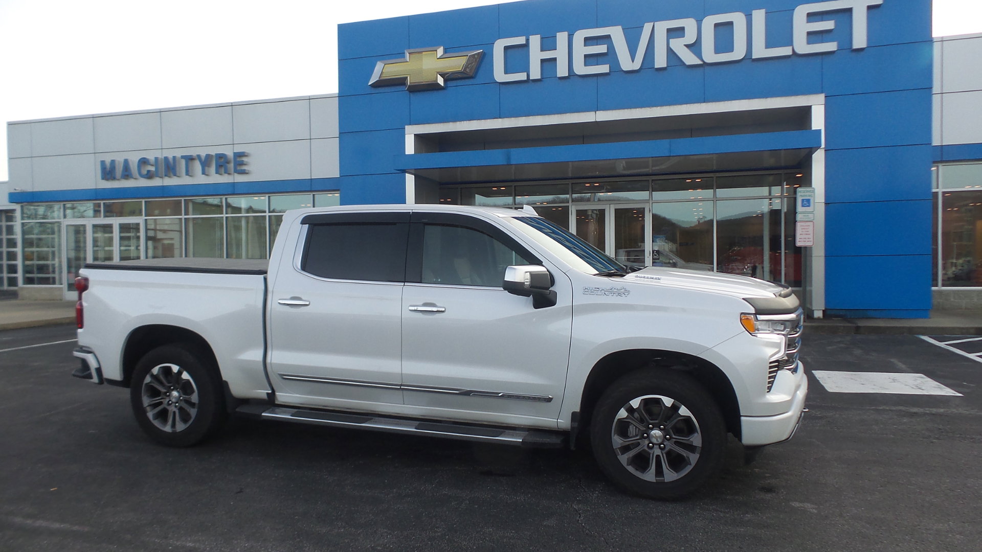 Used 2024 Chevrolet Silverado 1500 High Country w/ Technology Package image 1
