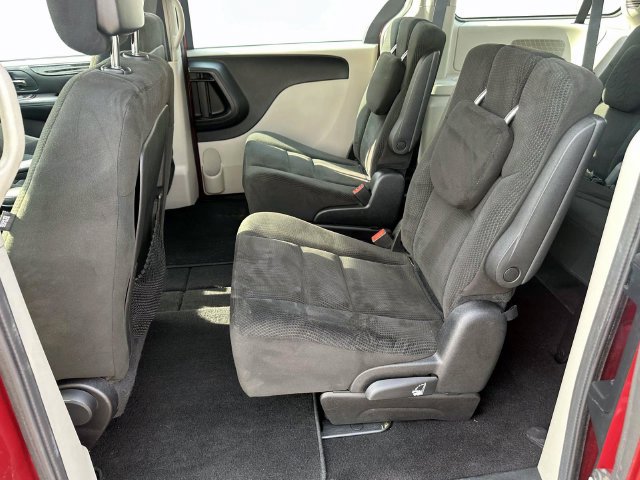 Used 2016 Dodge Grand Caravan American Value Package FWD image 12